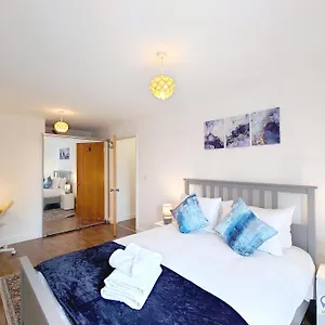 Two Bed Serviced By Docklands , London United Kingdom